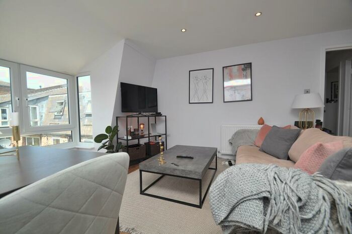 2 Bedroom Flat To Rent In Landseer Road, Upper Holloway, N19