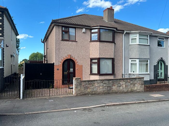 3 Bedroom Semi-Detached House For Sale In Vicarage Road, Wednesbury, WS10