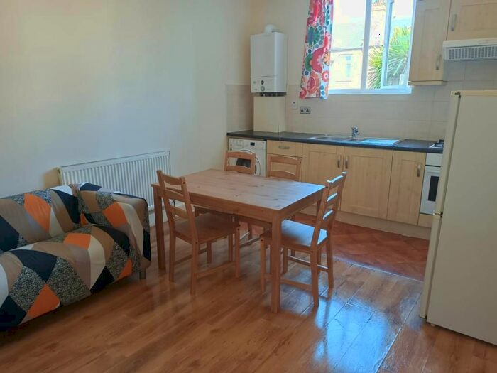 1 Bedroom Flat To Rent In Lothair Road, London, W5