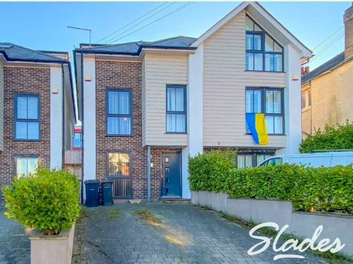 4 Bedroom Town House To Rent In Respryn Mews, New Park Road, Southbourne, BH6