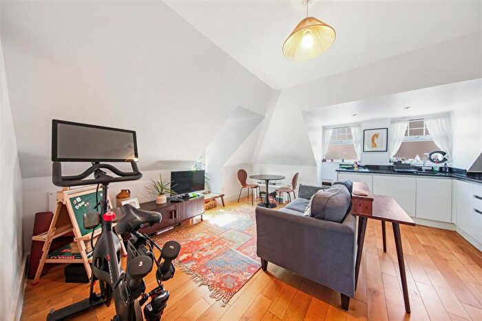 1 Bedroom Apartment For Sale In Birch Court, London, SE12