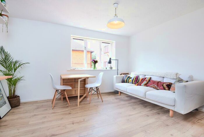 1 Bedroom Flat To Rent In Orchard Grove London, SE20