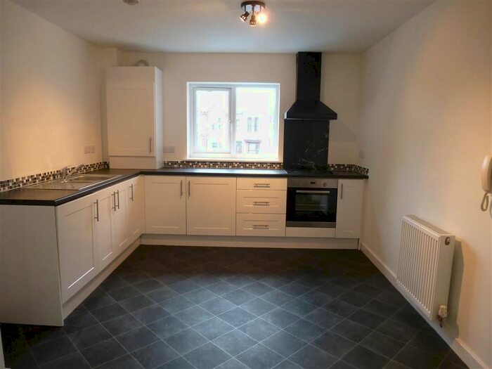 2 Bedroom Flat To Rent In Bloxwich Road, Walsall, WS2