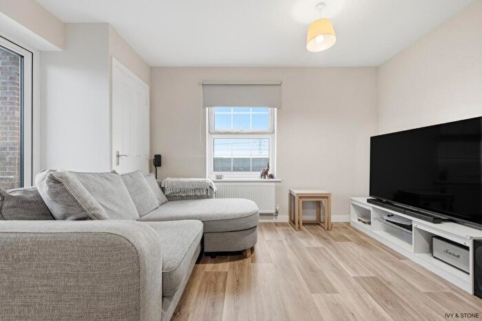 2 Bedroom Flat For Sale In Cavalier Court, Heriot Road, Rainham, Greater London, RM13