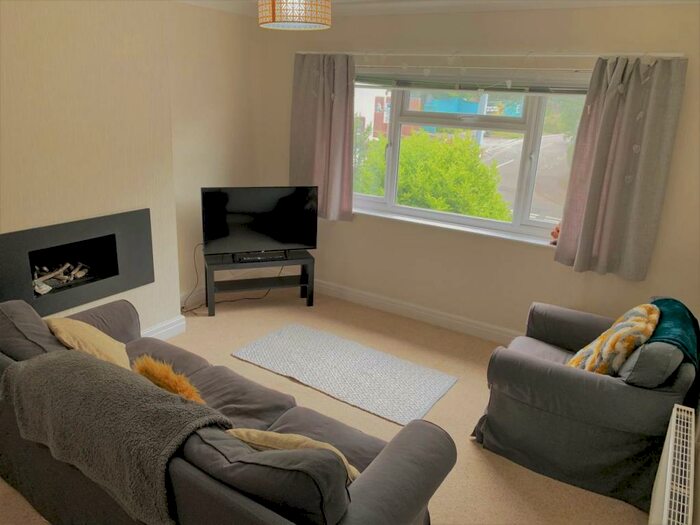 2 Bedroom Flat To Rent In Allensbank Road, Heath, CF14