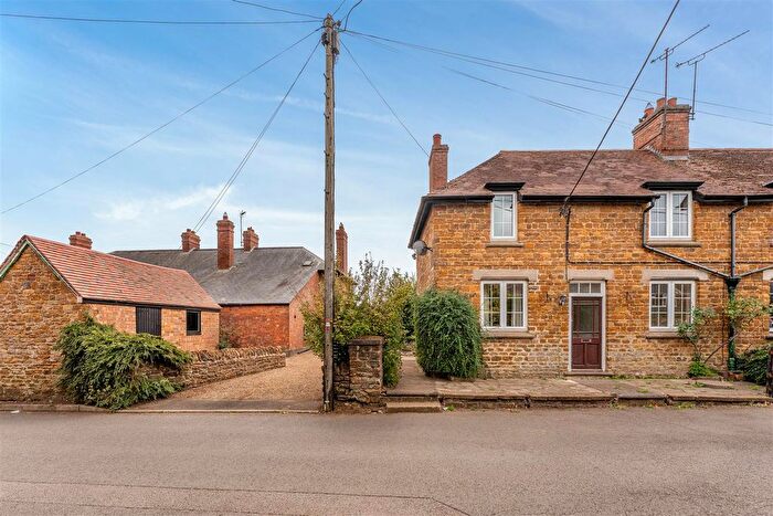 2 Bedroom End Of Terrace House For Sale In New Terrace, Byfield, Daventry, NN11