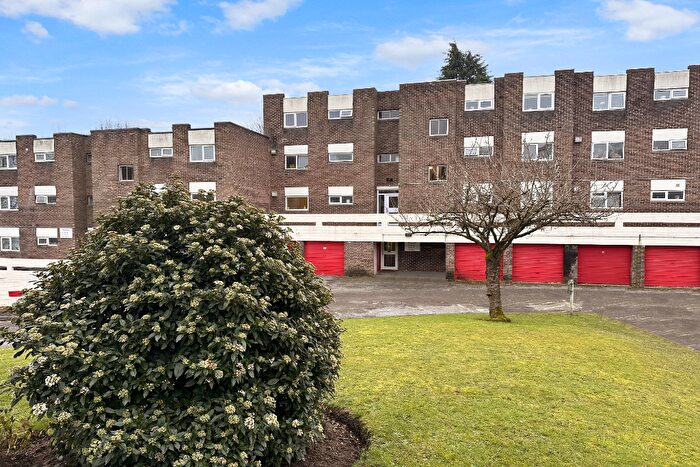 1 Bedroom Flat For Sale In Fairview Avenue, Woking, GU22
