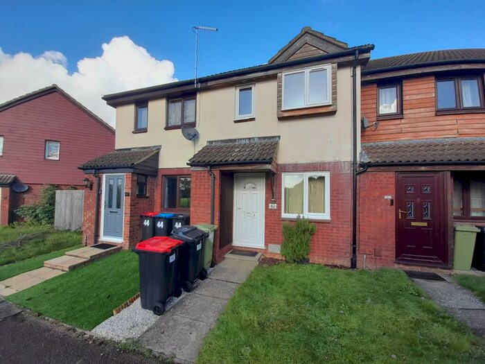 2 Bedroom House To Rent In Field Lane, Milton Keynes, MK12