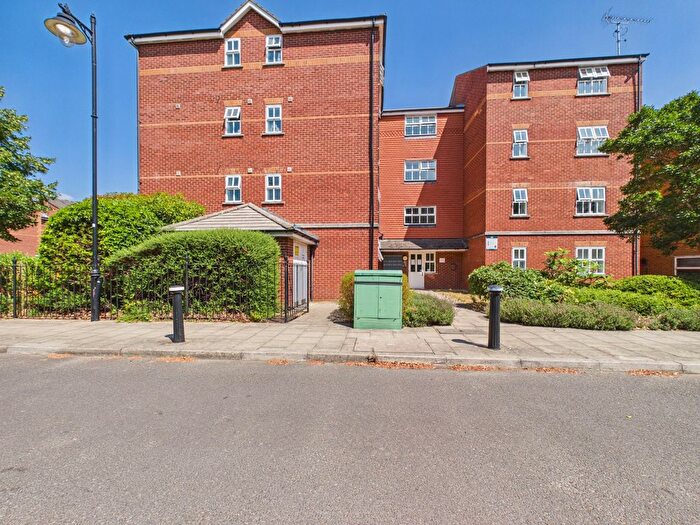 2 Bedroom Flat For Sale In Lisle Close, Tooting Bec, SW17