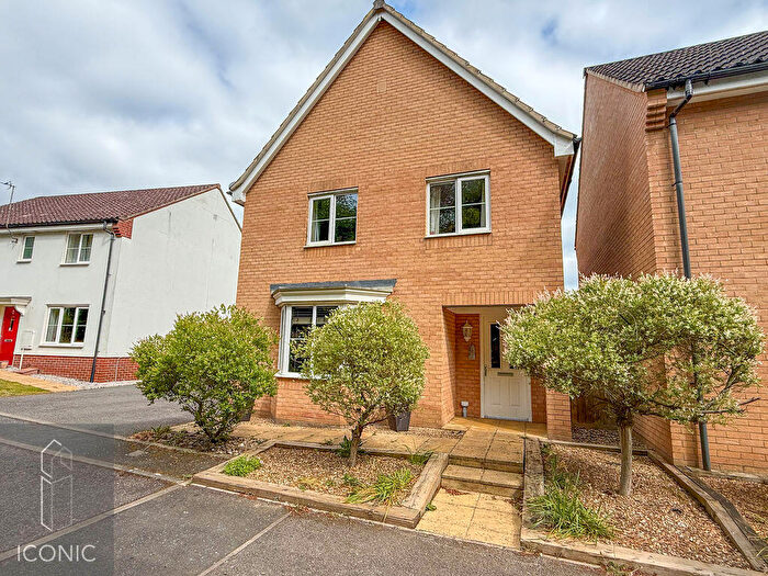 4 Bedroom Detached House For Sale In Pump House Close, Costessey, Norwich, NR8