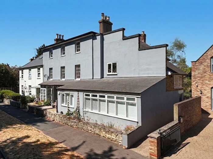 3 Bedroom Flat For Sale In Orchard Lane, East Molesey, KT8