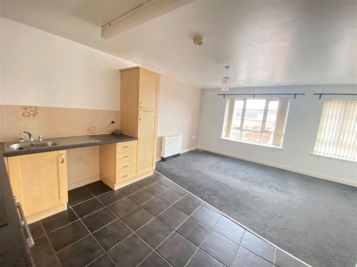 2 Bedroom Flat To Rent In Bell Street, Tipton, DY4