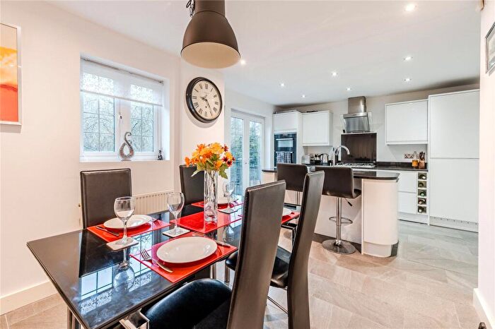 4 Bedroom Town House For Sale In Acrewood Close, Leeds, LS17