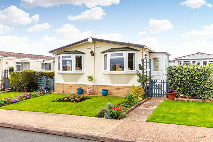 2 Bedroom Mobile Home For Sale In Cottage Gardens, Rushden, NN10