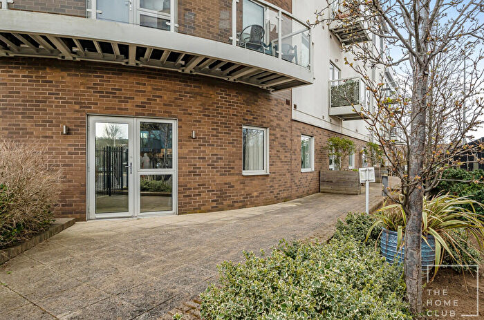 2 Bedroom Apartment To Rent In Walnut Tree Close, Guildford, GU1