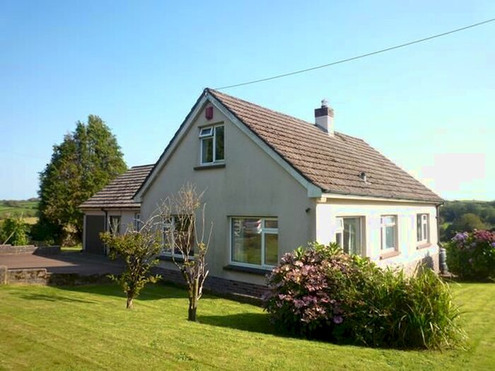 3 Bedroom Bungalow To Rent In North Road, Holsworthy, EX22