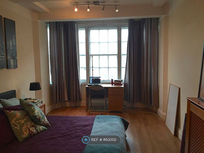 Studio To Rent In Rossmore Court, London, NW1