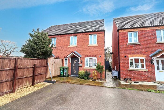 3 Bedroom Semi Detached House For Sale In Thistle Gardens, Spalding, PE11