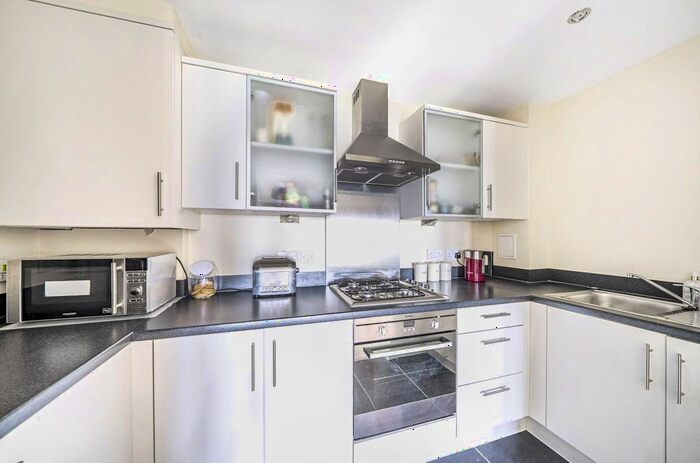 2 Bedroom Flat For Sale In Raven Close, Watford, Hertfordshire, WD18
