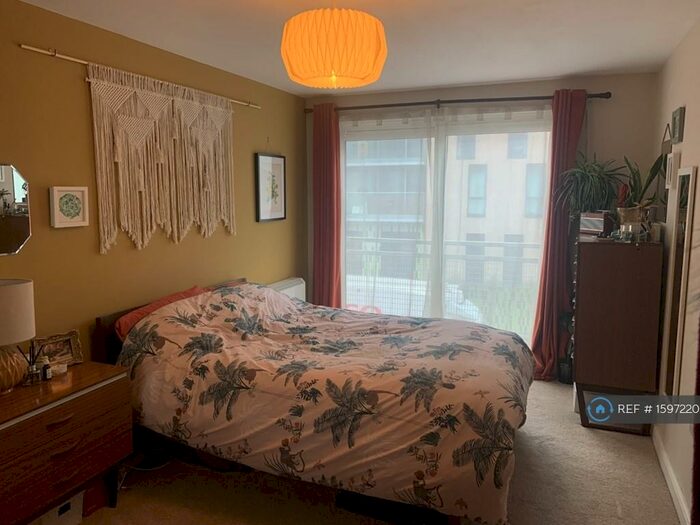 1 Bedroom Flat To Rent In Hudson House, Epsom, KT19