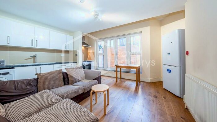 2 Bedroom Flat To Rent In High Street, Hornsey, Crouch End, London, N8