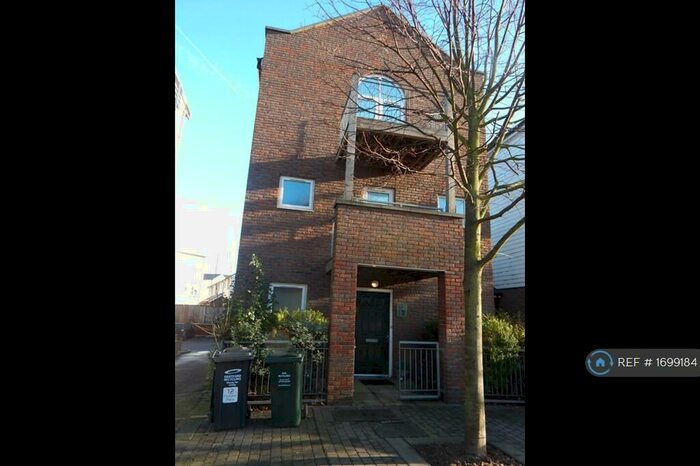 3 Bedroom Semi-Detached House To Rent In Portland Place, Greenhithe, DA9