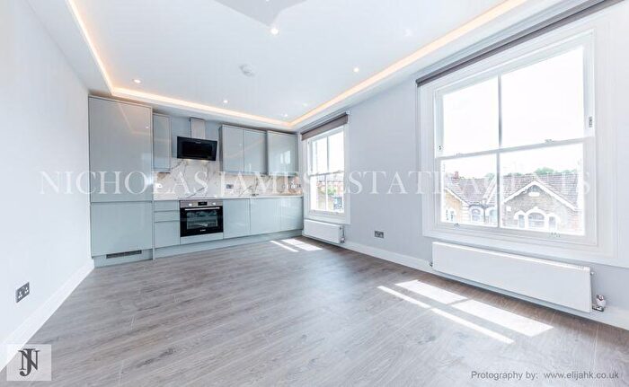 2 Bedroom Flat To Rent In Gillespie Road, Arsenal, London, N5