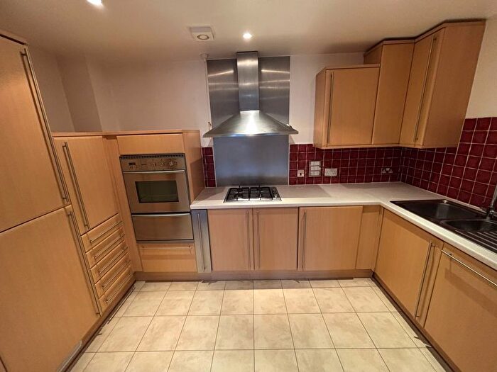 2 Bedroom Flat To Rent In Eastcote Road, Pinner, Middlesex, HA5
