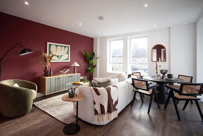 2 Bedroom Flat For Sale In Commercial Way, London, SE15