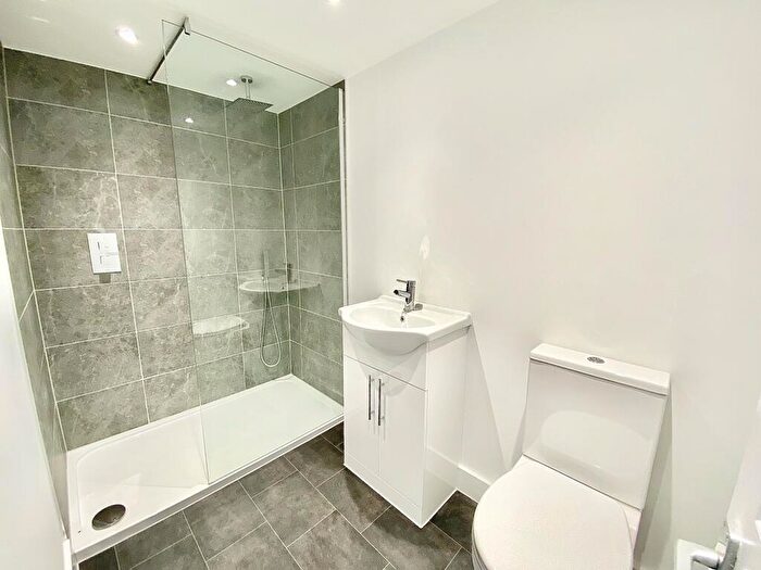 2 Bedroom Flat To Rent In London Road, Benfleet, SS7