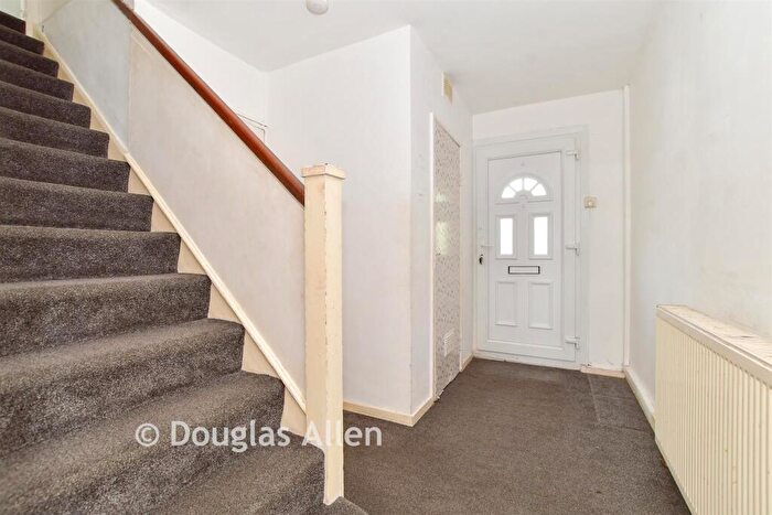 3 Bedroom Flat For Sale In Dyson Road, London, E11
