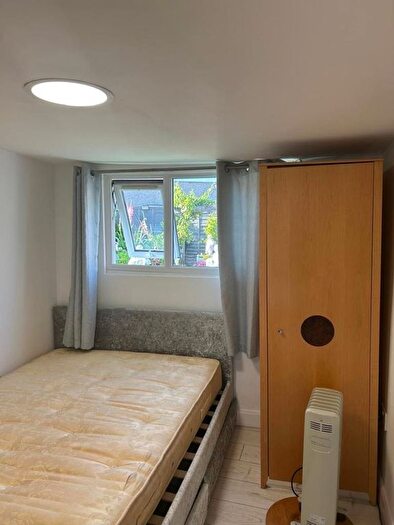 Studio To Rent In Kingshill Avenue, Northolt, UB5