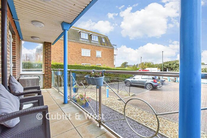 2 Bedroom Flat For Sale In Hendon Avenue, Rustington, West Sussex, BN16