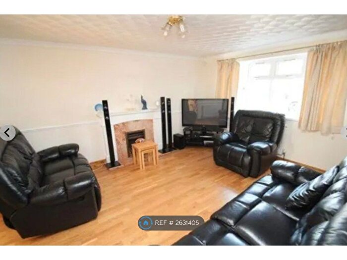 5 Bedroom Detached House To Rent In Oxford Road, Swindon, SN3