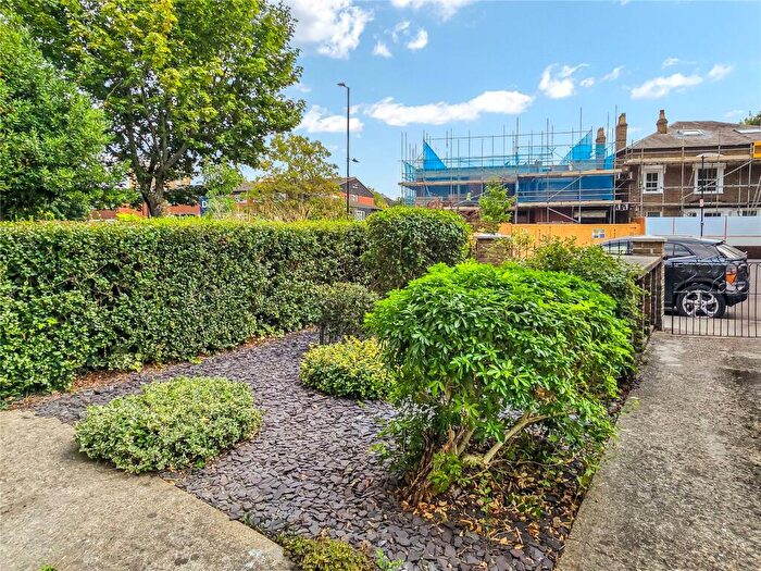 2 Bedroom Apartment For Sale In White Hart Lane, London, N22