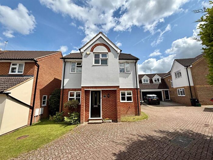 4 Bedroom Detached House For Sale In Lampern Crescent, Billericay, CM12