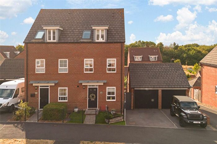 3 Bedroom Semi-Detached House For Sale In Clayhill Drive, Yate, Bristol, Gloucestershire, BS37