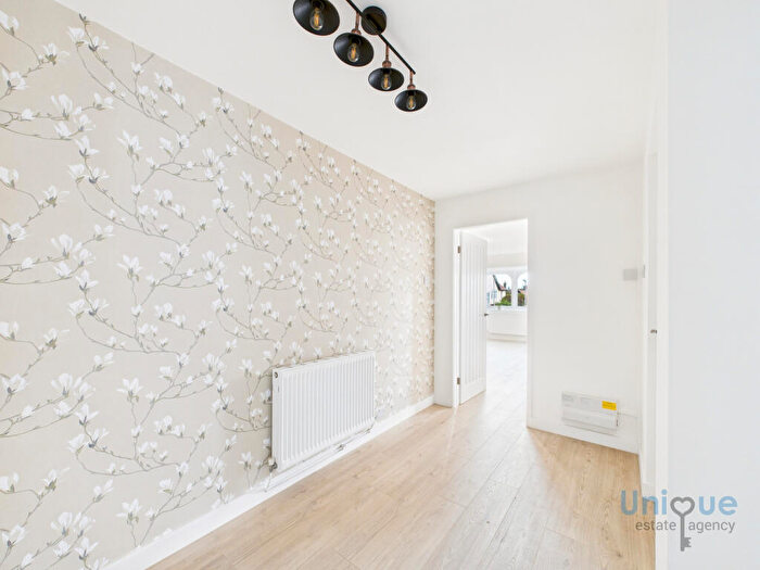 2 Bedroom Apartment For Sale In St. James Lodge, Clifton Drive South, Lytham St. Annes, FY8