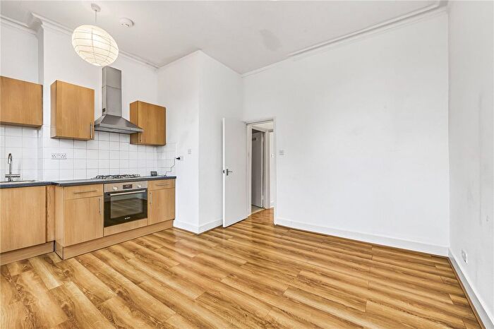 2 Bedroom Flat To Rent In Lavender Hill, London, SW11