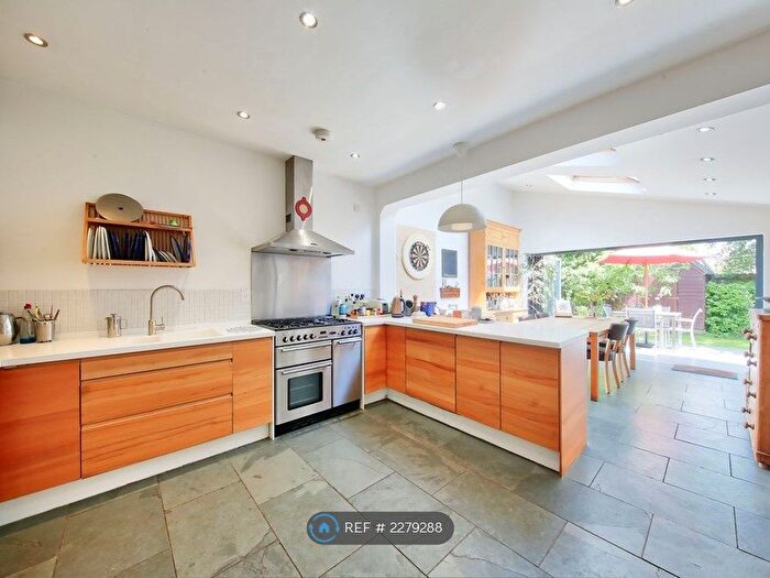 3 Bedroom Semi-Detached House To Rent In Poplar Grove, New Malden, KT3