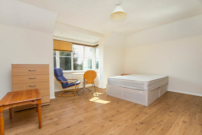 Studio To Rent In High Street, Edgware, HA8