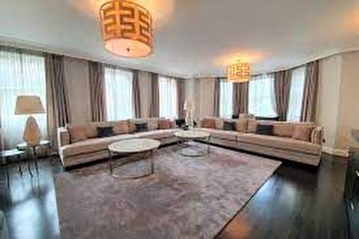 4 Bedroom Flat To Rent In Prince Of Wales Terrace, London, W8