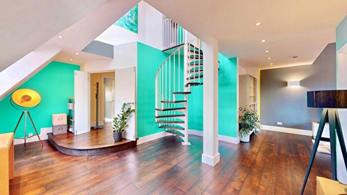 2 Bedroom Apartment For Sale In Empire Square, Holloway, N7