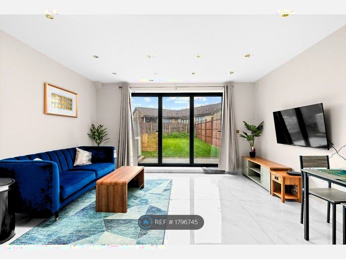 2 Bedroom Semi-Detached House To Rent In Beaufort Gardens, Hounslow, TW5