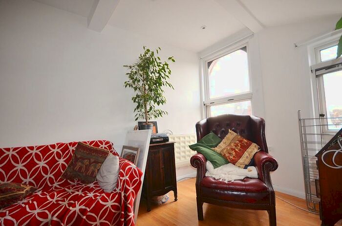 1 Bedroom Flat To Rent In Topsfield Parade, Tottenham Lane, Crouch End, London, N8