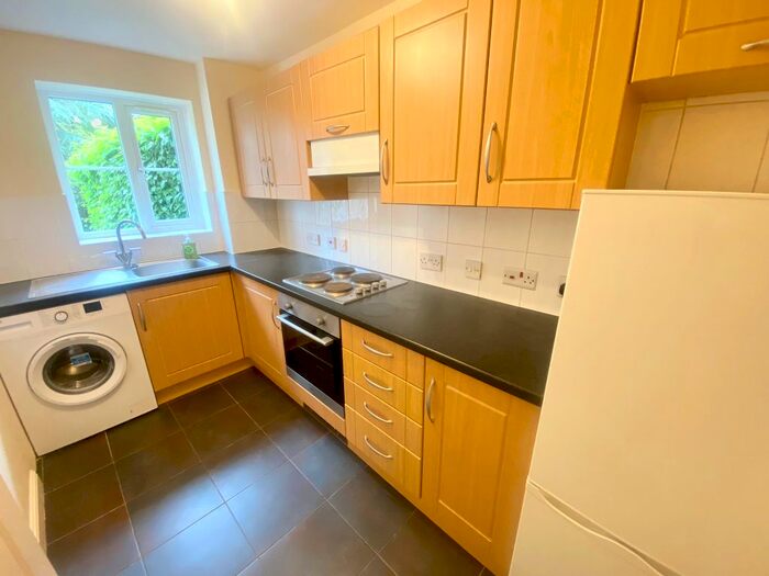 1 Bedroom Flat To Rent In Leigh Hunt Drive, London, N14