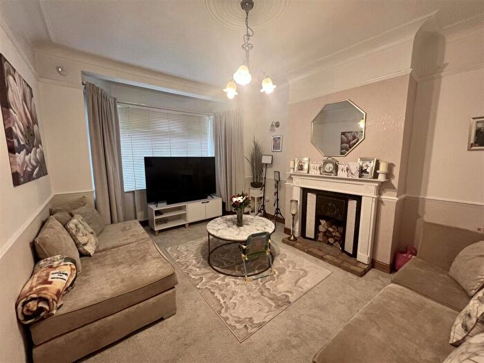 3 Bedroom End Of Terrace House For Sale In Leighton Avenue, Leigh-On-Sea, SS9