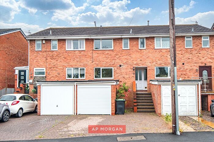 3 Bedroom Terraced House For Sale In Deansway, Bromsgrove, Worcestershire, B61