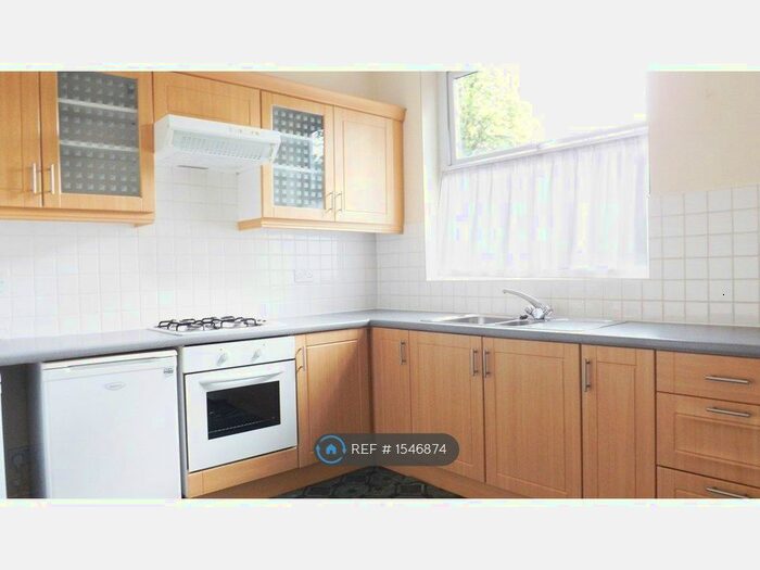 1 Bedroom Flat To Rent In Ladybarn Crescent, Manchester, M14