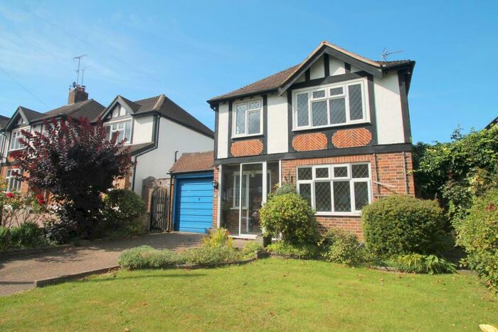 3 Bedroom House To Rent In Bedroom Detached House In Caterham Valley, CR3